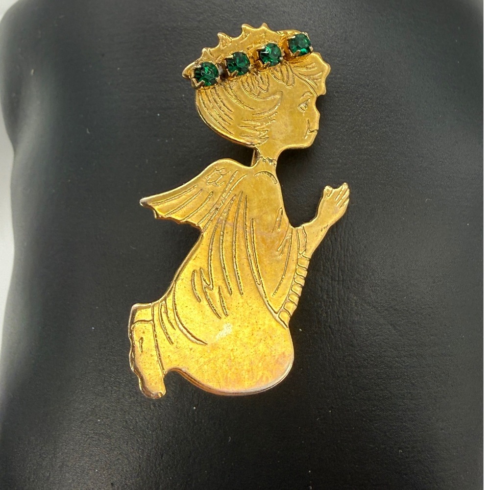 Vintage‎ Gold Tone Praying Angel Brooch Green Rhinestone Accent Kneeling Pin